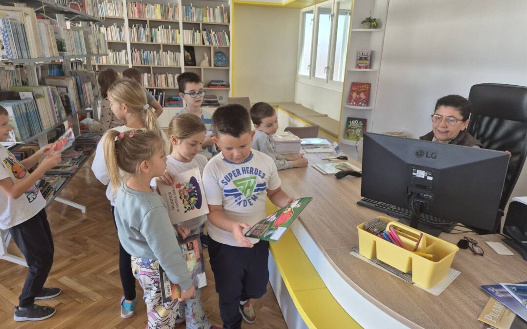 Posjet prvašića školskoj knjižnici