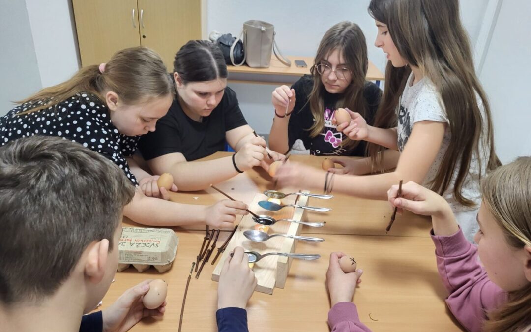 Vrijedni zadrugari u pripremama za uskrsni i proljetni sajam